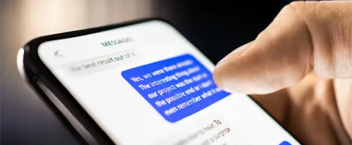 Constat de SMS, WhatsApp et messages vocaux